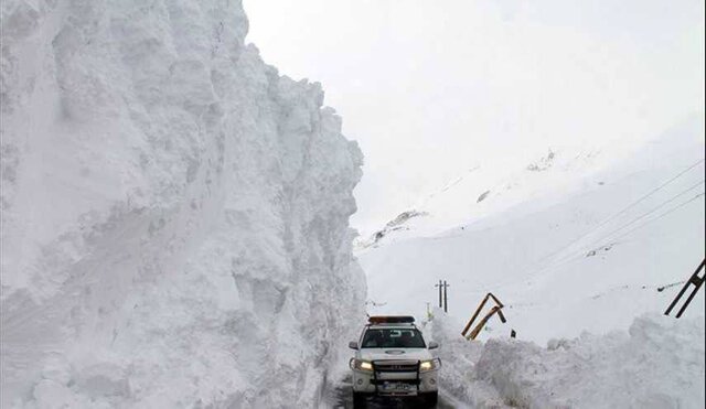 ریزش بهمن در روستای آلواتان سردشت/ ۲ نفر زنده پیدا شدند