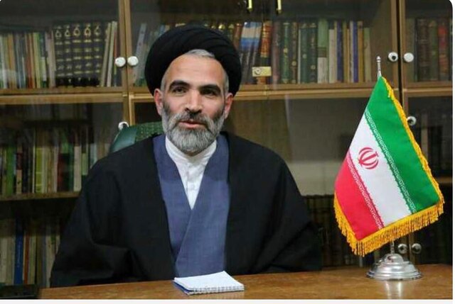 امام جمعه سلماس: ایران در برابر هر تهدیدی از منافع ملی خود دفاع می‌کند