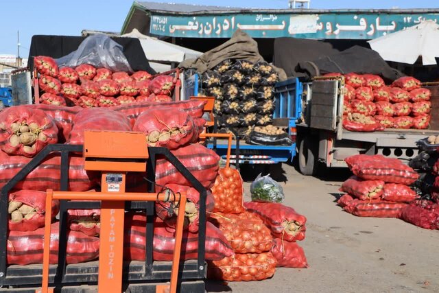 توزیع ۳۰ تن سیب‌زمینی تنظیم بازار در آذربایجان غربی