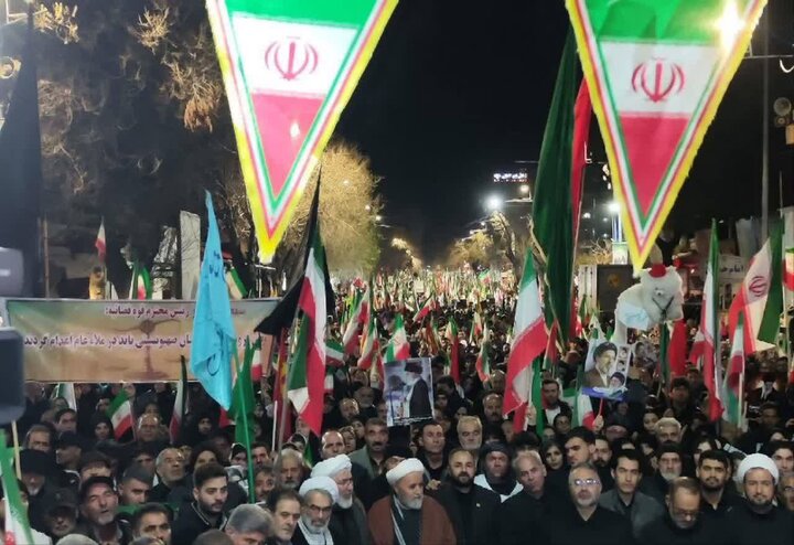 تداوم شکوه ایستادگی مردم ارومیه در تجمعات شبانه