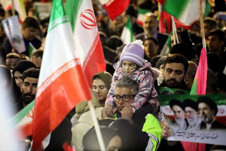 شب‌های ارومیه، آیینه‌ای از همبستگی مردم با رهبر انقلاب و نیروهای مسلح 