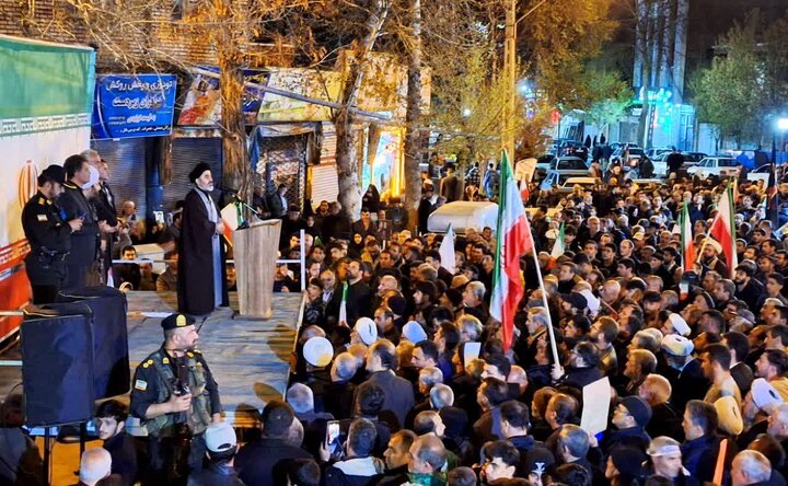 ملت ایران با حضور در خیابان ها تاریخ سازی کردند
