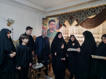 جامعه‌ای با پشتوانه‌ خانواده‌های شهدا و حضور مؤثر مردم توان عبور از هر چالشی را دارد