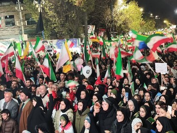 تداوم همبستگی ملی در حمایت از نظام و رهبری در اجتماع شبانه مردم ارومیه