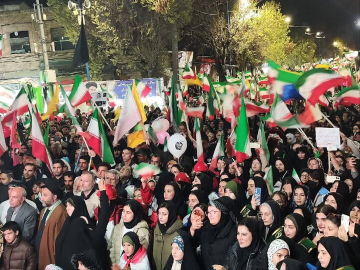 تداوم همبستگی ملی در حمایت از نظام و رهبری در اجتماع شبانه مردم ارومیه