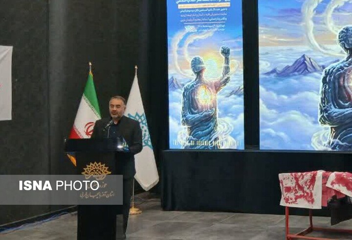 هنرمندان، هنر و استعداد خود را وقف اسلام و کشور کنند