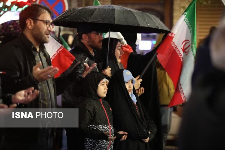 پنجاه و هفتمین شب گردهمایی مردمی در ارومیه؛ باران مانع حضور نشد