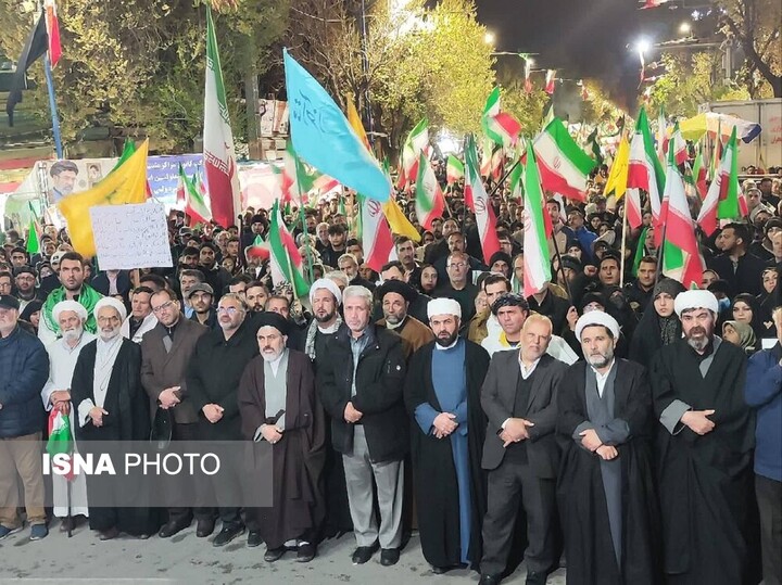تداوم اجتماع شبانه در ارومیه جلوه ای از اتحاد ملی