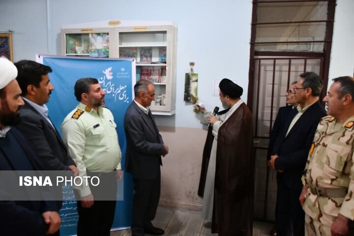 معلمان با انتقال مفاهیم بنیادی به دانش آموزان نقشی تعیین‌کننده در شکل‌گیری هویت ملی دارند
