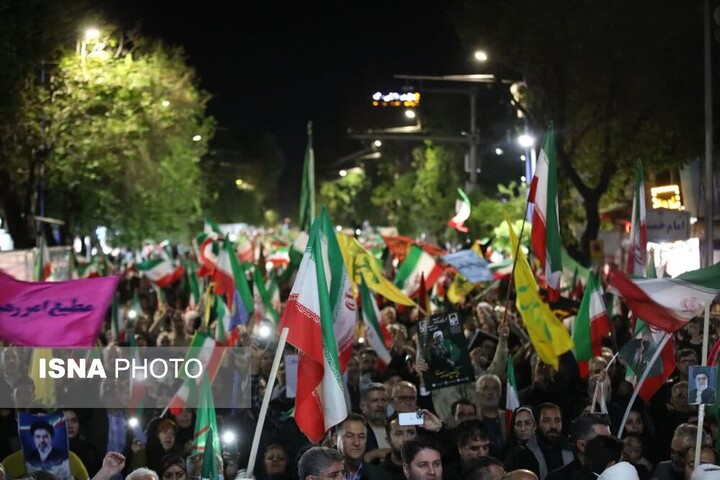 شب هفتاد و دوم؛ میدان ولایت فقیه ارومیه همچنان میزبان خروش مردمی