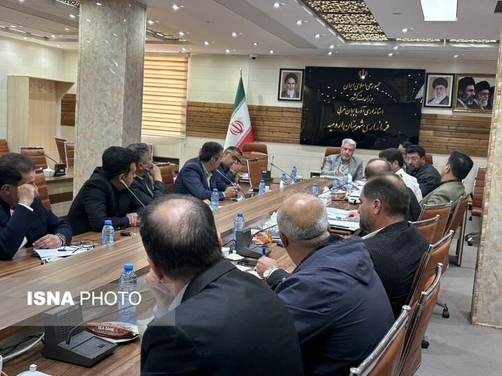 فرماندار ارومیه: مشاغل مزاحم و عاملین سدمعبر ساماندهی شوند