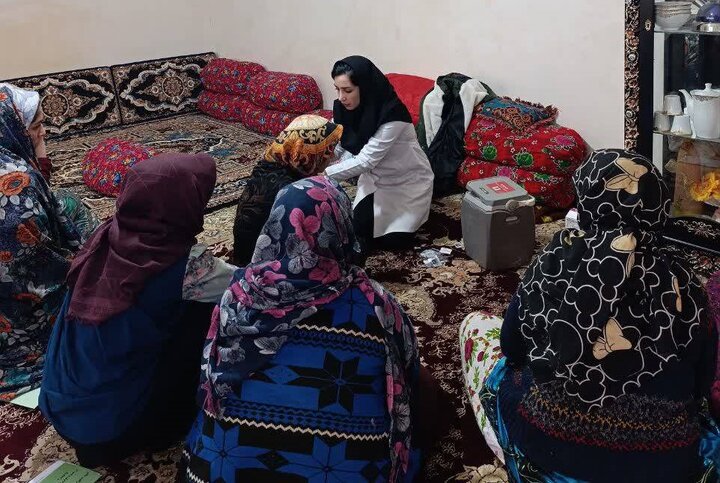 او لبخند خدا را در چشمان مادران میبیند