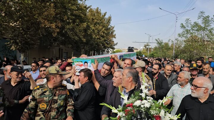 پیکر مطهر شهید سینا احمدی تشییع شد