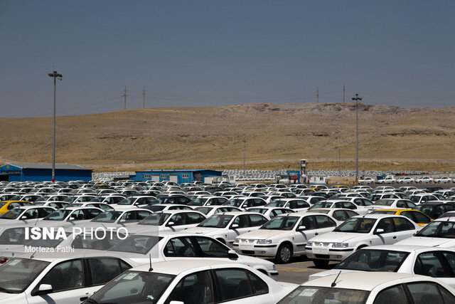 سبقت خودرو در بازار قیمت‌ها/ ترمز خودروسازان را چه کسی می‌کشد؟