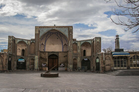 اطراف مسجد جامع قزوین  یکی از اماکن مهم گردشگری قزوین  در اولین روزهای نوروز  