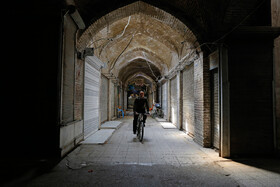 بازار قزوين يكی از بازارهای قديمی كشور با معماری منحصر به فرد است كه با آغاز طرح فاصلهگذاری اجتماعی تعطيل شده است.