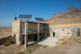 . در حال حاضر  پس از گذشت بیش از یک دهه مردم این روستا با مشکل نداشتن برق و خراب شدن پنل‌های خورشیدی مواجه هستند