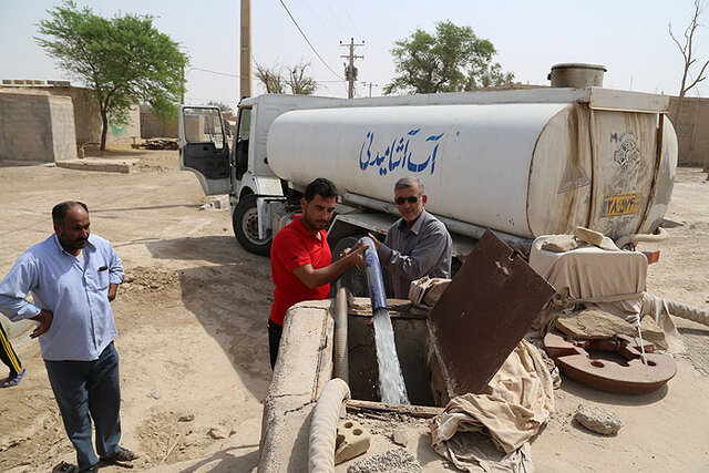 آب‌رسانی به روستای «لات» با استفاده از تانکر انجام می‌شود