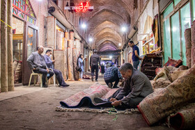 رفوگری فرش در بازار قزوین