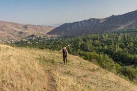 نمایی از روستای زرآباد در انتهای یک روز کاری میرآب