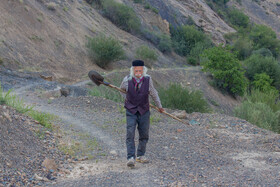 محمد ابراهیمی 73 ساله میرآب روستای زراباد در منطقه الموت شرقی استان قزوین است.