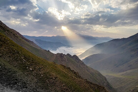 در روز بینالمللی کوهستان (Mountain Day) هر سال ۱۱ دسامبر بر اهمیت کوهستانها در زندگی مردم تاکید میشود. کوهها از جمله مهمترین ساختارهای کره زمین و بستر گیاهان و زیستگاه جانوران و همچنین منشأ رودهای بزرگ جهان و آبهای شیرین هستند. انسان از گذشته تاکنون برای لذت بردن از هوای پاک و تماشای زیبایی طبیعت به کوهها میرود.