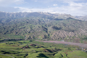 البرز رشته کوهی در بخش شمالی ایران است.  این رشته کوه از سوی باختر از جمهوری آذربایجان آغاز می‌شود و در سوی شرق تا درون ترکمنستان و افغانستان دنباله می‌یابد.  دامنه‌ها و دره‌های البرز از تفرجگاه‌های مهم مردم استان‌های مازندران، تهران، زنجان، البرز، قزوین و سمنان است.