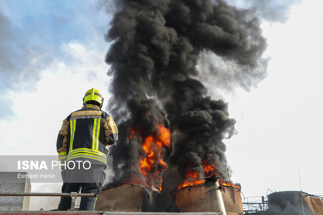 عکس تزئینی است آتشسوزی کارخانه سیمان آبیک تحت کنترل است