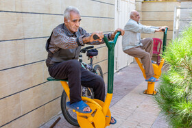 قسمتی از فعالیت پدربزرگ ها در مرکز شبانه‌روزی نگهداری از پدربزرگ‌ها در قزوین