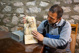 حکاکی روی سنگ هنری به قدمت تاریخ