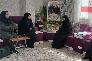 دیدار مسئولان استانداری قزوین با مادران و همسران شهدای جنگ رمضان