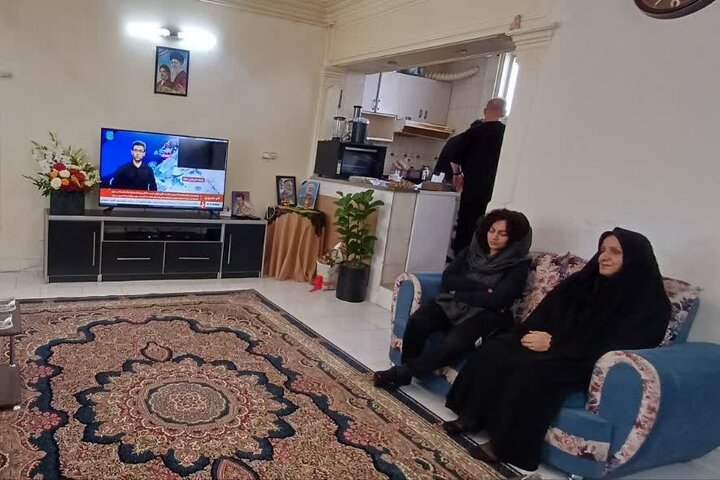 دیدار بانوان مدیر قزوین با مادران و همسران شهدای جنگ رمضان