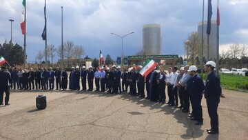 تشکیل زنجیره انسانی اطراف نیروگاه شهید رجایی توسط ورزشکاران قزوینی