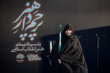 مادر شهیدان رستمی: هنرمندان «راویان پیشرفت» این مرز و بوم هستند