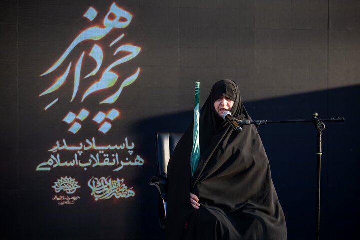 مادر شهیدان رستمی: هنرمندان «راویان پیشرفت» این مرز و بوم هستند
