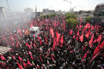 حضور ۵۰ دانشجوی خارجی دانشگاه بین‌المللی قزوین در تشییع رهبر شهید