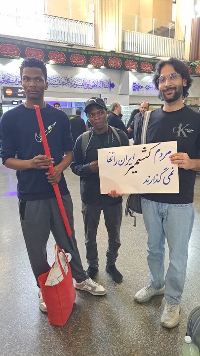 حضور دانشجویان خارجی در تشییع رهبر شهید