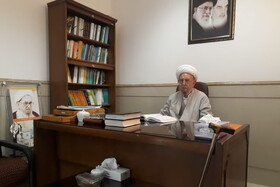 حضور  آیت‌الله امینی در محل کار + عکس
