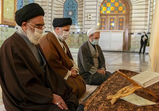 آیت الله رئیسی بر مزار آیت الله یزدی حضور یافت