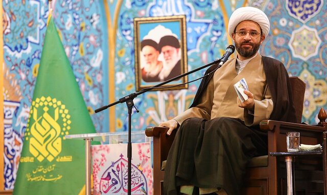 کسی که امروز نام جمهوری اسلامی را با رفتار خود خراب می‌کند خطرناک ترین آدم است