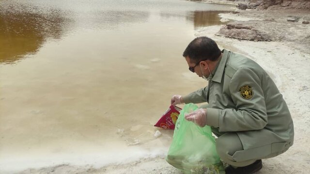تالاب کوه نمک قم زباله زدایی شد
