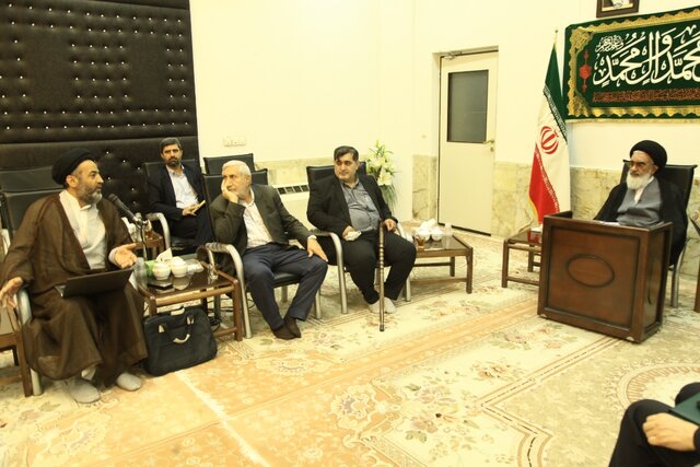 محدودیت روحانی‌ها به خاطر شرافت لباس روحانیت است