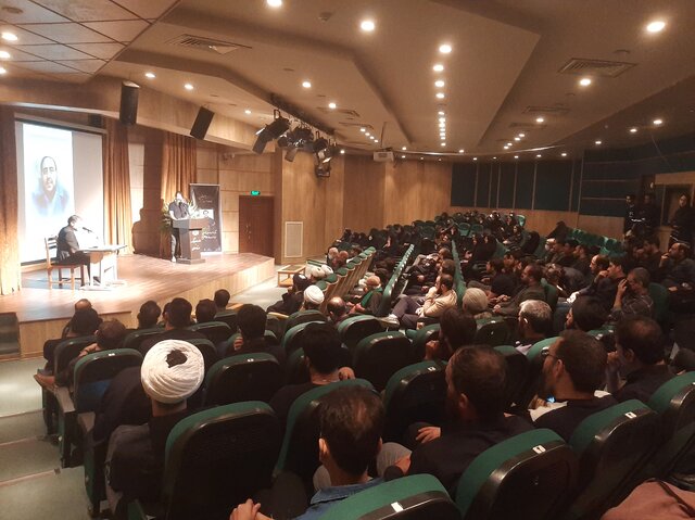 در اشعار آیینی، روح القدس به کمک شاعر می‌آید