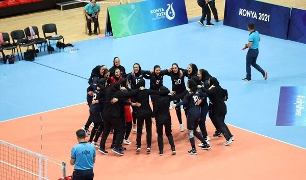 مربی قمی با تیم ملی والیبال زنان ایرانی در بالاترین سطح کشورهای اسلامی