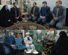 نمایندگان رئیس جمهور به مادران شهدای امنیت قم تبریک گفتند