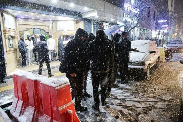 استقبال گرم تماشاگران از «سرهنگ ثریا» در هوای سرد قم+ تصاویر