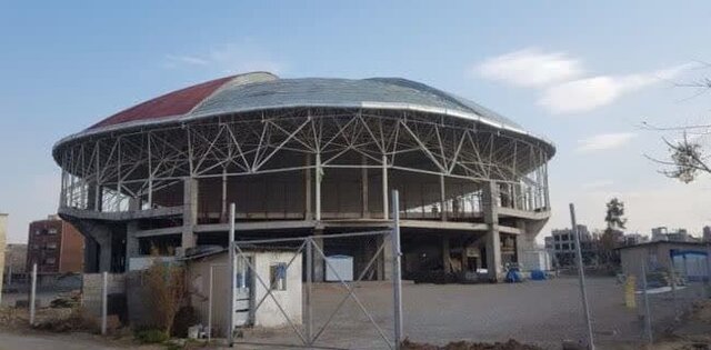 سقف ورزشگاه ۴۵۰۰ نفری درحال ساخت پردیسان فرو ریخت