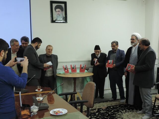 «بر شانه‌های شهر» رونمایی شد