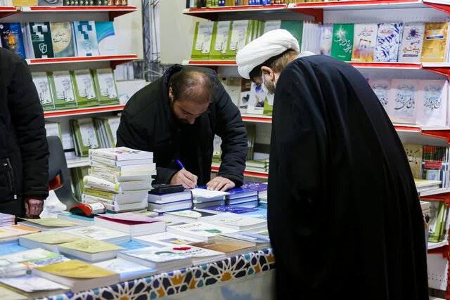 نمایشگاه کتاب دین استان قم از ظرفیت ارتقا گردشگری تا برگزاری در سطح بین المللی+ تصاویر