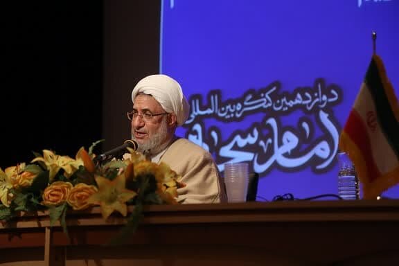 صحیفه سجادیه، تجلی عشقبازی با خدا در قالب دعا است صحیفه سجادیه، تجلی عشقبازی با خدا در قالب دعا است